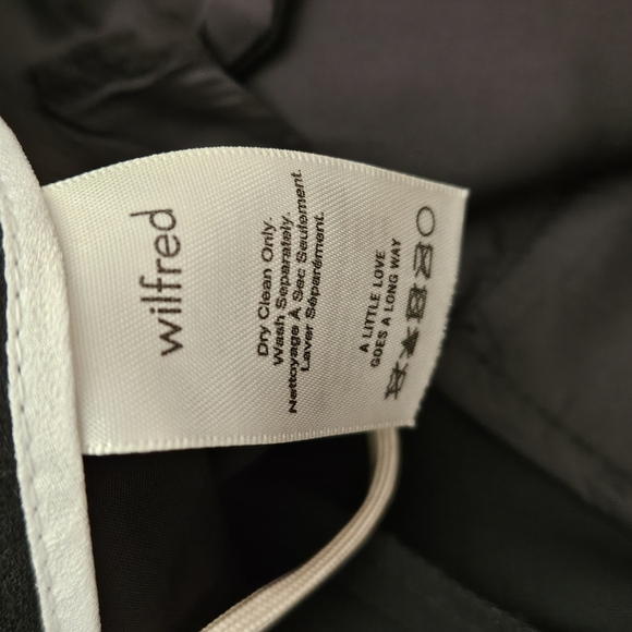 Aritzia Shorts, Size 0 - Picture 3 of 3